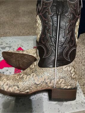 Women’s Two-Tone Brown and Cream Embroidered Heeled Cowboy Boots